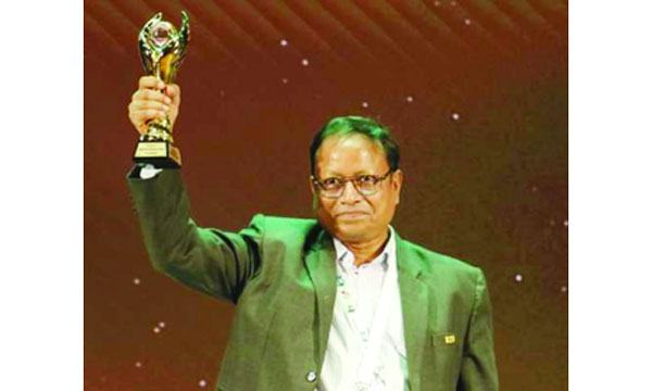 ‘লিজেন্ড অব এআইপিএস এশিয়া অ্যাওয়ার্ড’ পেলেন দুলাল