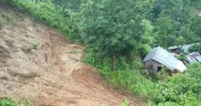 ভারী বর্ষণের পূর্বাভাস, ভূমিধসের আশঙ্কা