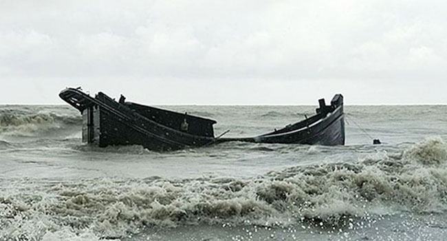 মেঘনায় ১০ ট্রলারডুবি, নিখোঁজ ৮ মাঝি