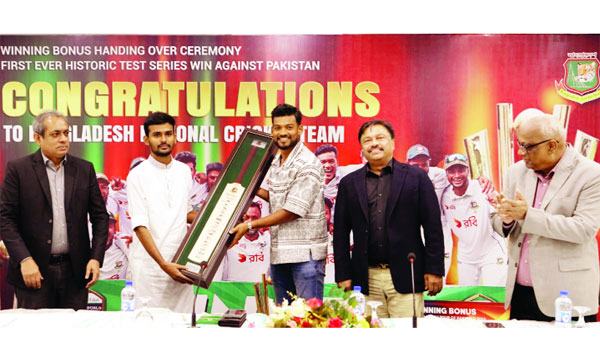 বোনাসের ৩ কোটি ২০ লাখ টাকা পেলেন ক্রিকেটাররা