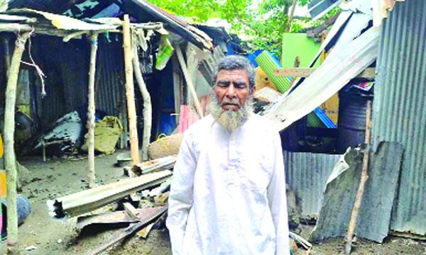 এখনো বসতঘরে থাকতে পারছেন না বন্যায় ক্ষতিগ্রস্ত জয়নাল-স্বপ্নারা
