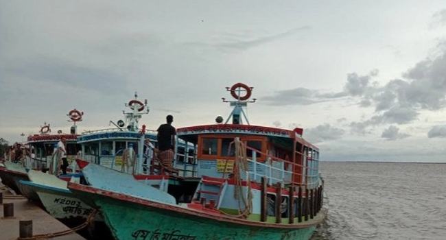 দৌলতদিয়া-পাটুরিয়া নৌপথে লঞ্চ চলাচল বন্ধ, সতর্কতার সাথে চলছে ফেরি