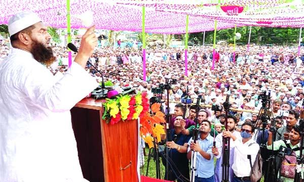 আ’লীগ সংখ্যালঘুদের রাতে দংশন করে দিনে ঝাড়ে: মামুনুল হক