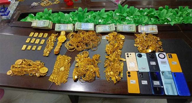 স্বর্ণ ও নগদ অর্থসহ মিয়ানমারের ২ নাগরিক আটক