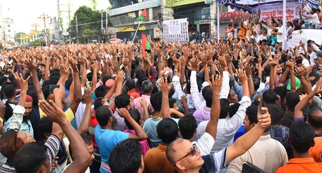 আওয়ামী লীগ পচে দুর্গন্ধ ছড়াচ্ছে