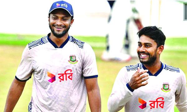 মিরাজ ভবিষ্যৎ সাকিব