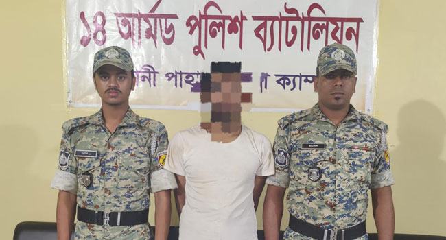 উখিয়ায় বিদেশী পিস্তলসহ রোহিঙ্গা যুবক আটক