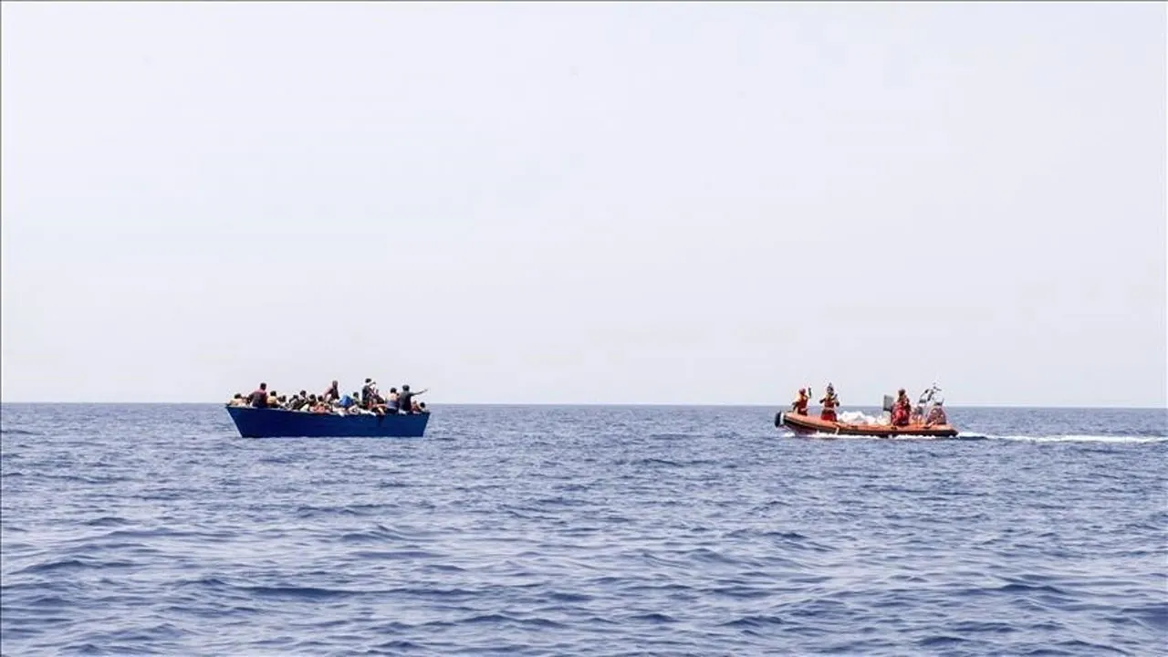 মেঘনায় বাল্কহেডের ধাক্কায় ট্রলারডুবি, নিখোঁজ জেলে