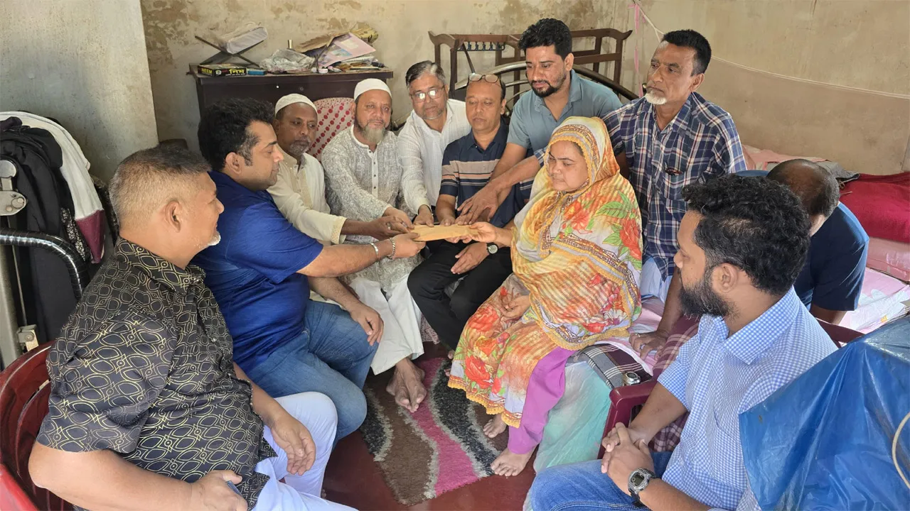 অর্থকষ্টে বিনা চিকিৎসায় মারা যাওয়া বিএনপি নেতা বিল্লালের পরিবারের পাশে এ টি এম কামাল