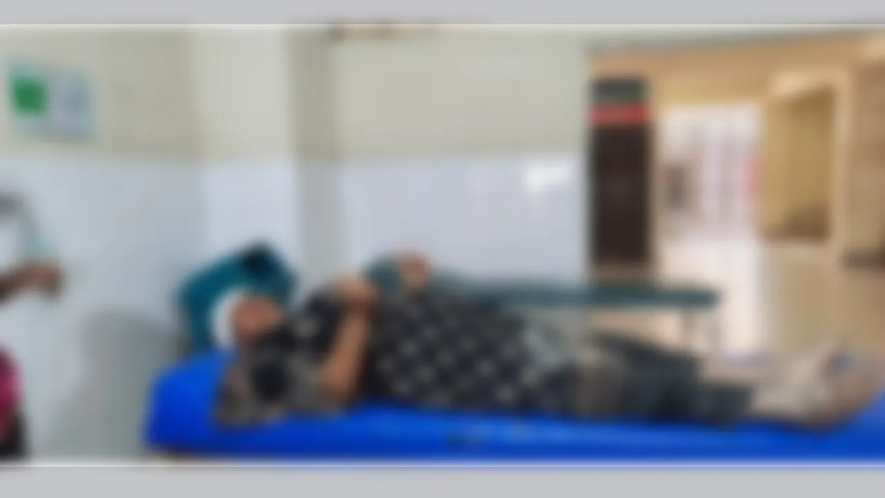 আমতলীতে মামলার বাদীর বিরুদ্ধে সাক্ষী দেয়ায় সাক্ষীকে চাপাতি দিয়ে কুপিয়ে জখম