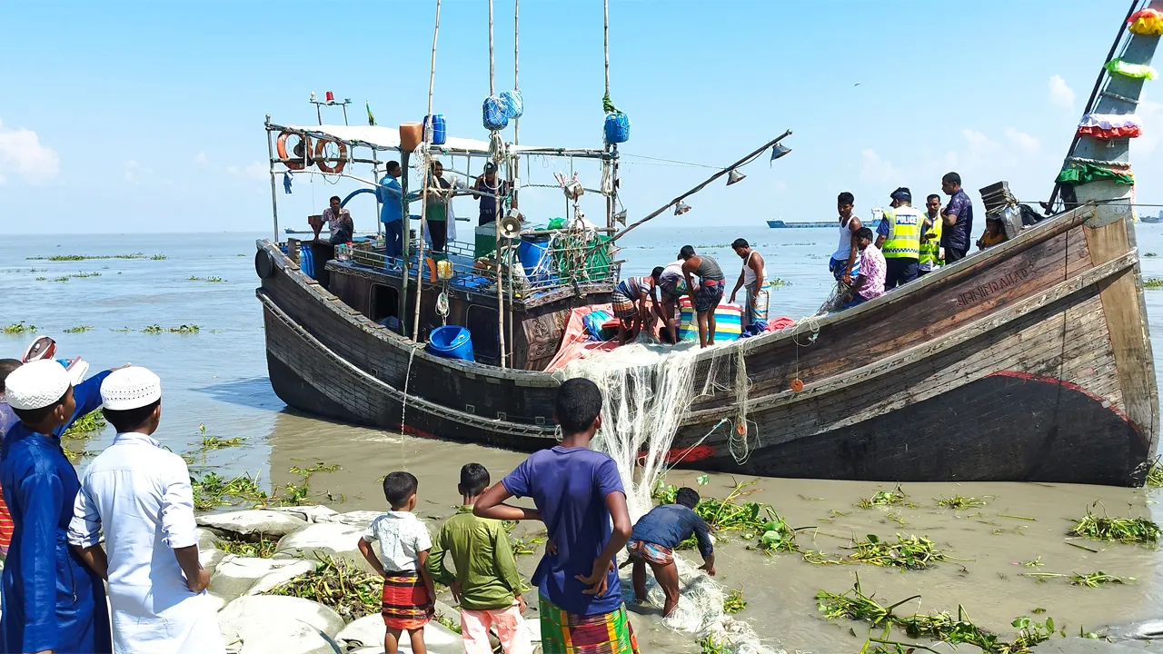 হাতিয়ায় ২ টন ইলিশ জব্দ, আটক ৪৬ জেলে