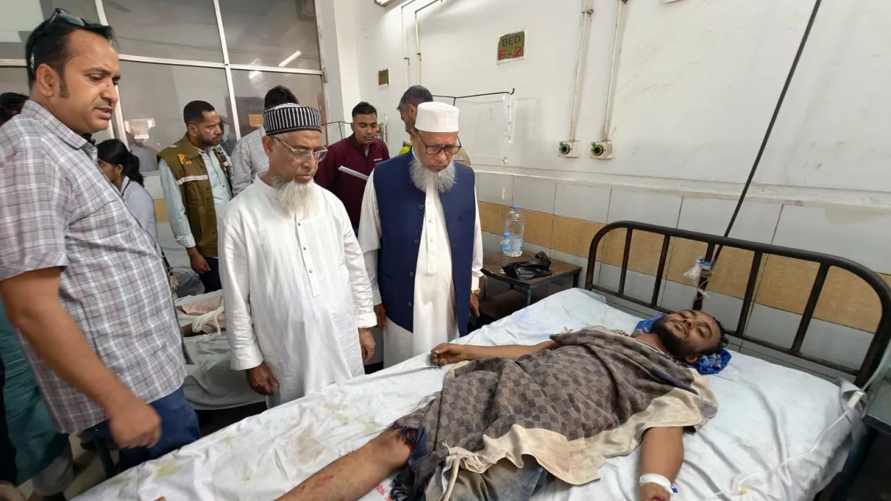কুমিল্লা সড়ক দুর্ঘটনায় নিহতদের লাশ বাড়িতে পৌঁছানোর দায়িত্ব নিলো জামায়াত
