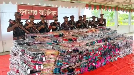 সুনামগঞ্জে বিপুল পরিমাণ ভারতীয় শাড়ি জব্দ