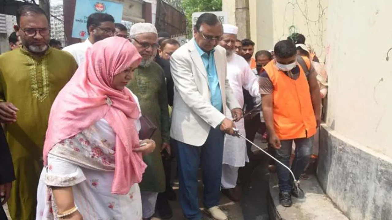 ডেঙ্গু প্রতিরোধে ডিএসসিসির বিশেষ পরিচ্ছন্নতা অভিযান