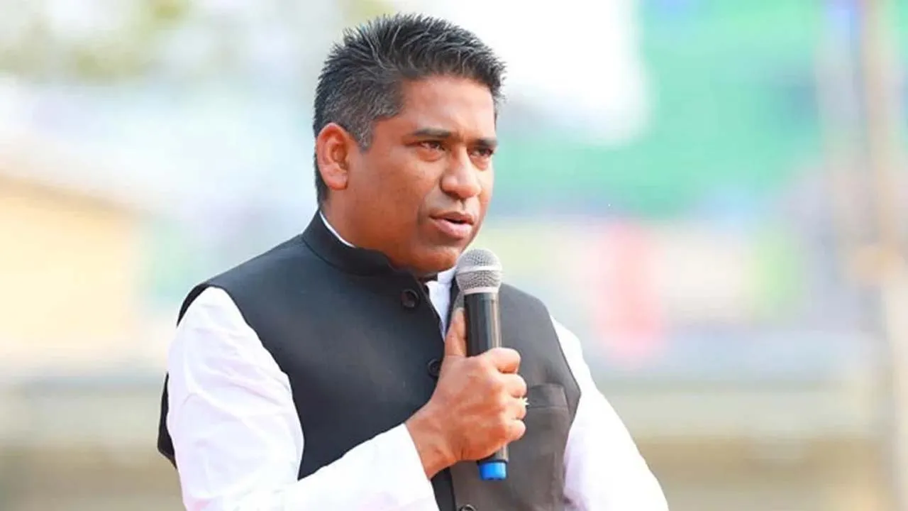 সম্পদ বিবরণী দাখিল না করায় সাদিক আবদুল্লাহর নামে দুদকের মামলা