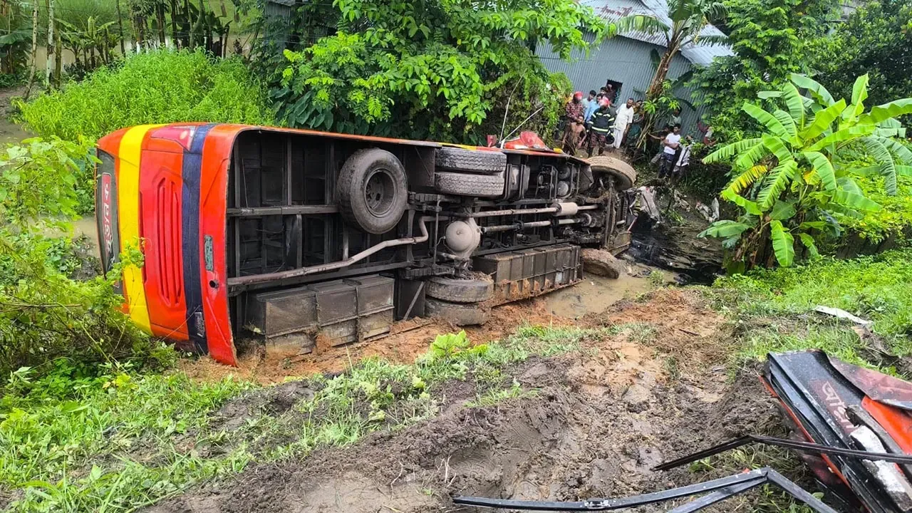 হবিগঞ্জে দুই বাসের মুখোমুখি সংঘর্ষে নিহত ২, আহত ১৫