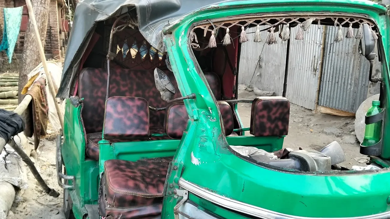 নলডাঙ্গায় সেনাবাহিনীর গাড়ি সাথে সিএনজির সংঘর্ষ, নিহত ১