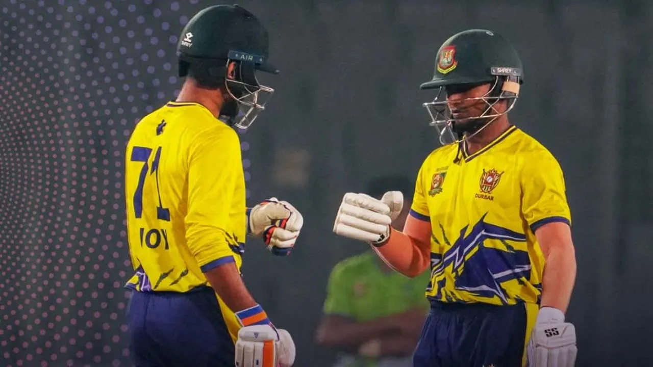 দুরন্তের বিদায়, ফাইনালে দুর্বার ও ধুমকেতু