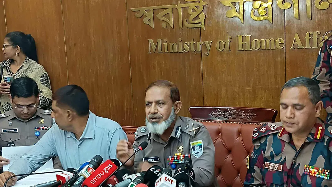 হাদির হত্যাকারীর দেশের বাইরে চলে যাওয়ার নির্ভরযোগ্য তথ্য নেই
