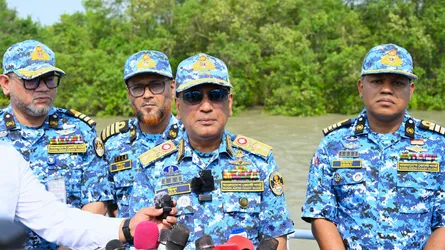 সুন্দরবনে দস্যুতা দমনে দৃঢ় অবস্থানে কোস্ট গার্ড : ডিজি