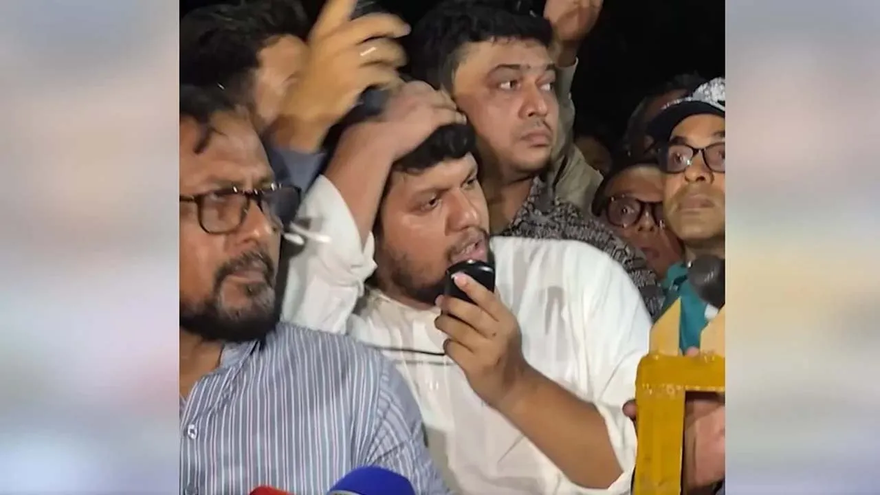 উপদেষ্টা মাহফুজের মাথায় বোতল নিক্ষেপ : ডিবি কার্যালয়ে একজনকে জিজ্ঞাসাবাদ