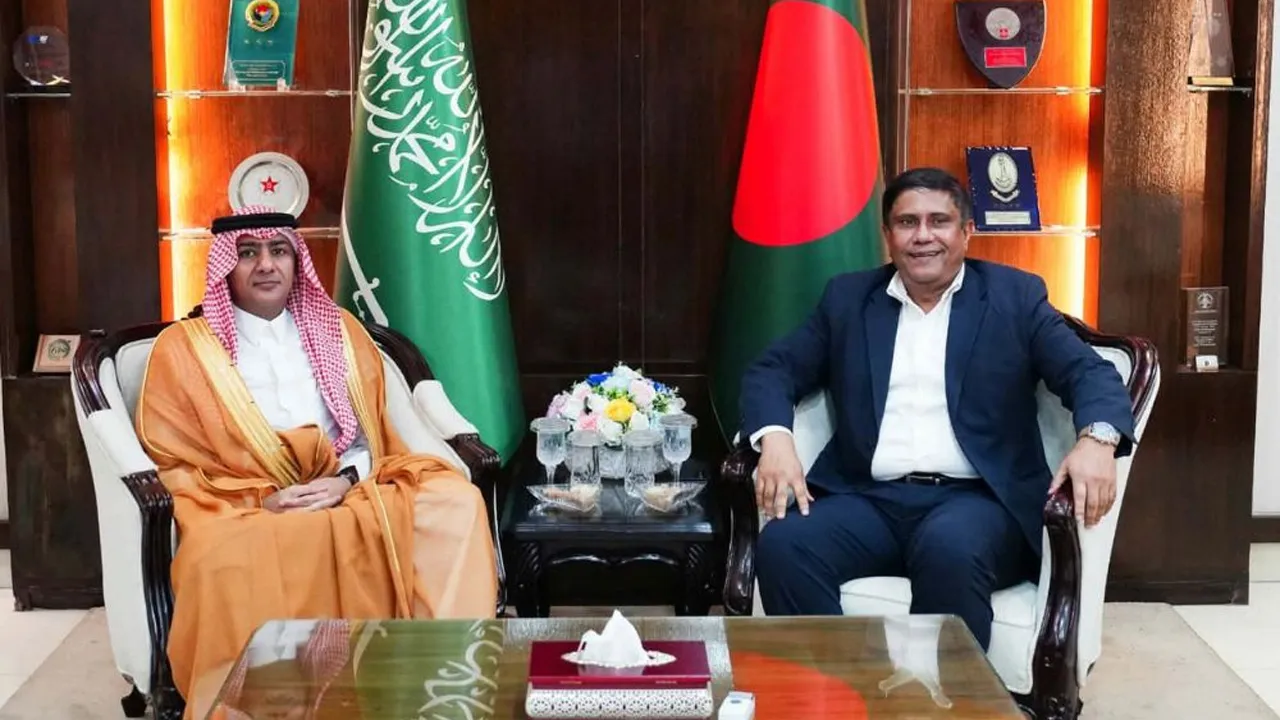 প্রতিরক্ষা উপদেষ্টার সাথে সৌদি রাষ্ট্রদূতের সৌজন্য সাক্ষাৎ