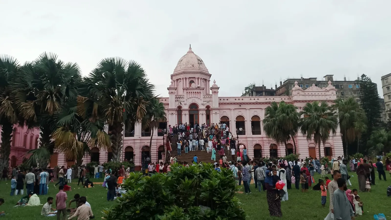 পুরান ঢাকার ইট–পাথরের প্রথম স্থাপনা আহসান মঞ্জিল