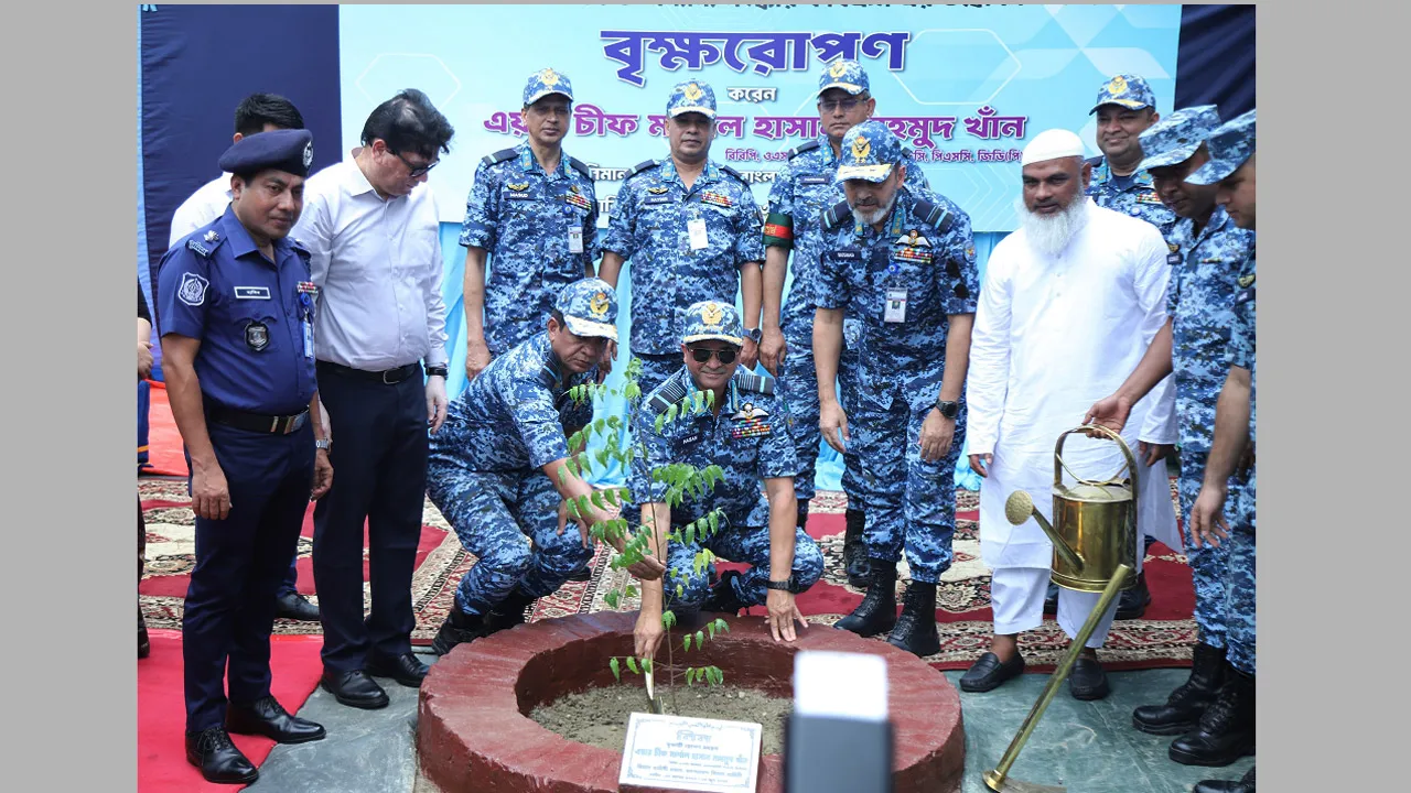 ফেনীতে স্কুল ভবনসহ ১২ উন্নয়ন কাজের উদ্বোধন করলেন বিমান বাহিনী প্রধান