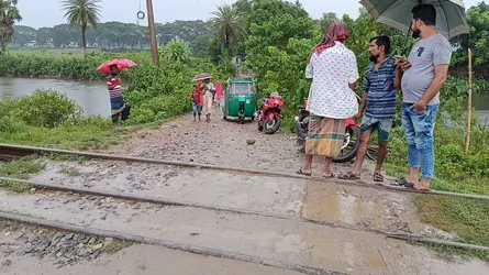 আখাউড়ায় ট্রেনের ধাক্কায় অটোরিকশা চালকসহ ২ জনের মৃত্যু