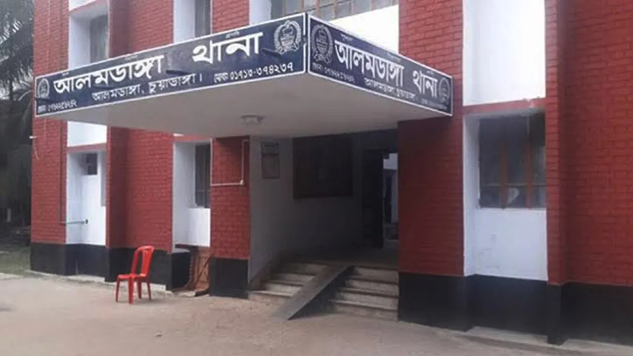 চুয়াডাঙ্গায় দুই পুলিশ সদস্যকে মারধরের অভিযোগে ৪ কিশোর আটক