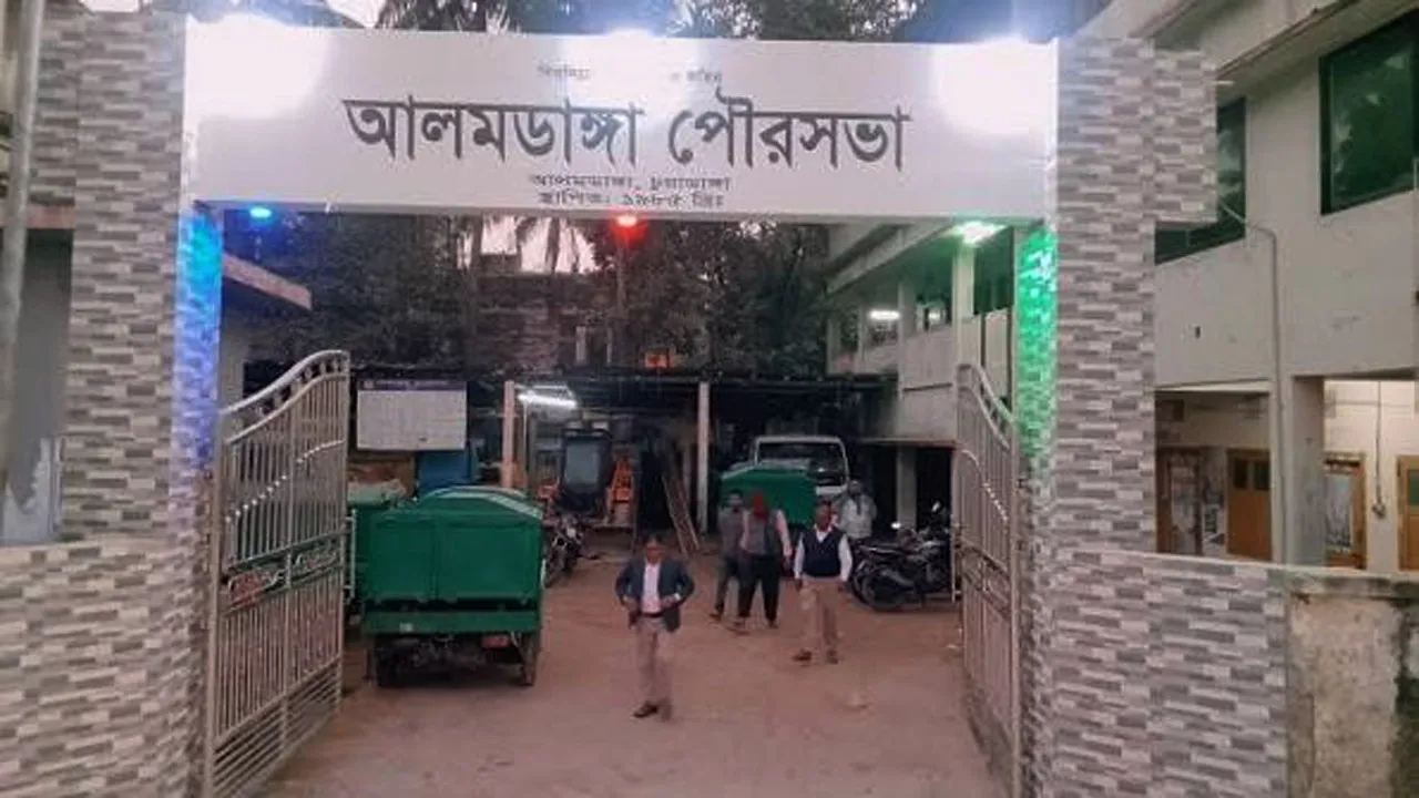 গোপনে বাজেট অনুমোদন আলমডাঙ্গা পৌরসভায়, প্রশাসকের ভূমিকা নিয়ে তীব্র অসন্তোষ