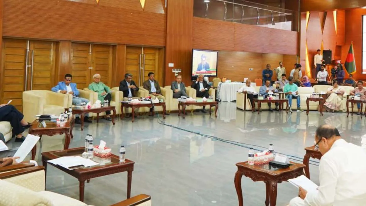 কমিশন জোর করে কিছু চাপিয়ে দেবে না : আলী রীয়াজ