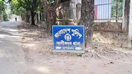আলীকদমে মোটরসাইকেল খাদে পড়ে পর্যটক নিহত