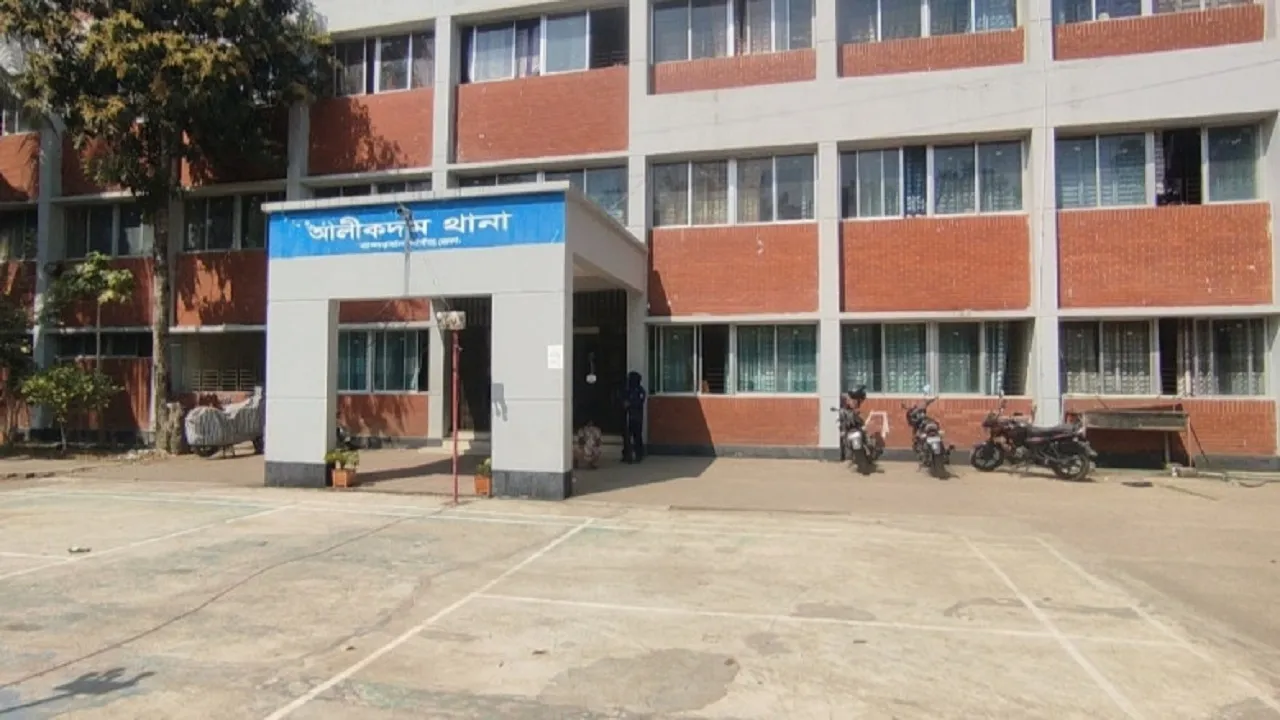আলীকদমে পক্ষাঘাতগ্রস্ত বৃদ্ধাকে গলা কেটে হত্যা, আটক ৪
