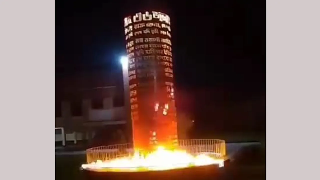 কুষ্টিয়ায় জুলাই স্মৃতিস্তম্ভে ছাত্রলীগের অগ্নিসংযোগের অভিযোগ