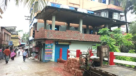 রাজাপুরে ভবন নির্মাণে সরকারি খালের জায়গা দখলের অভিযোগ