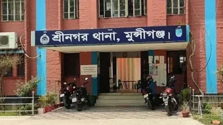 শ্রীনগরে প্রবাসীকে মারধর করে স্বর্ণের চেইন ও টাকা ছিনতাইয়ের অভিযোগ