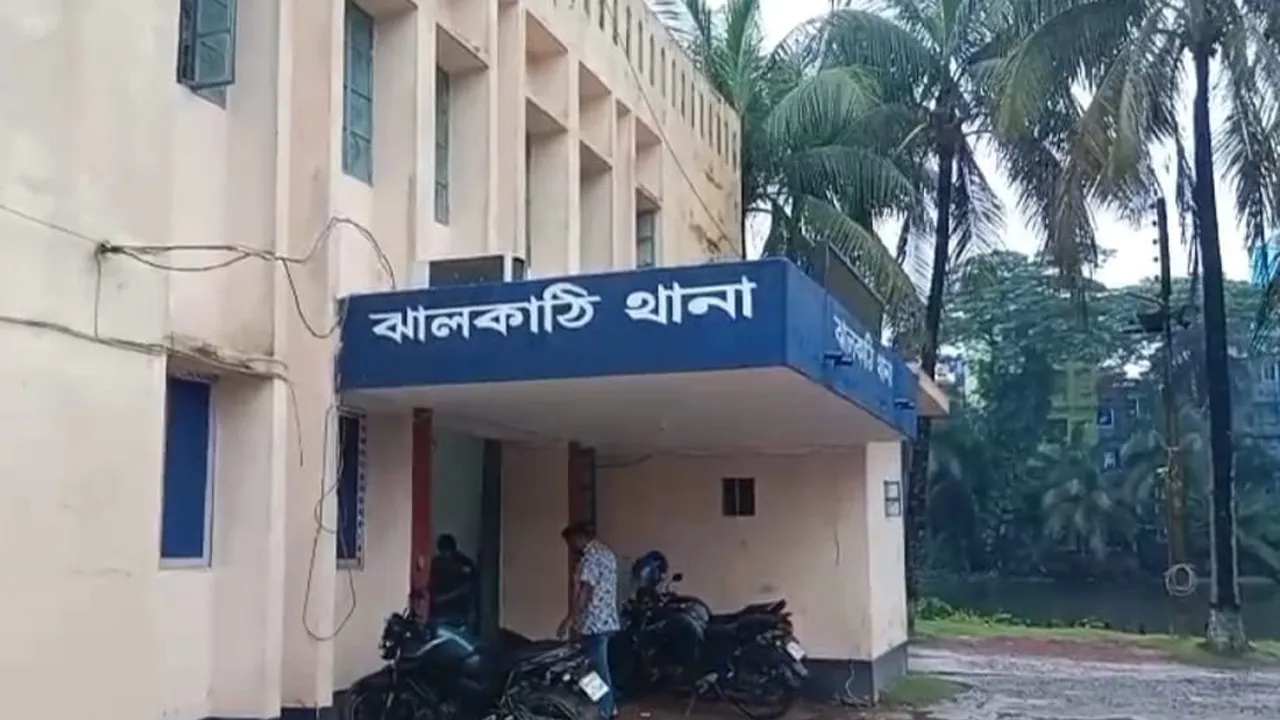 ঝালকাঠিতে বিকাশ কর্মীর কাছ থেকে ৫ লাখ টাকা ছিনতাইয়ের অভিযোগ