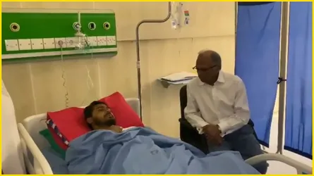 নুরকে দেখতে হাসপাতালে আমার দেশ সম্পাদক