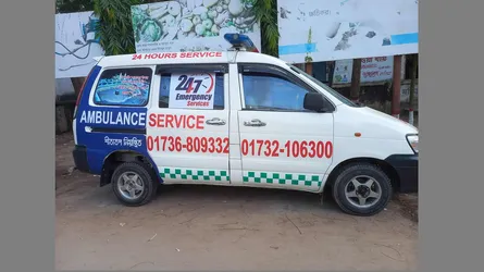 দৌলতপুরে রাস্তায় গাছ ফেলে অ্যাম্বুলেন্সে ডাকাতি, রোগীর স্বজনদের টাকা লুট