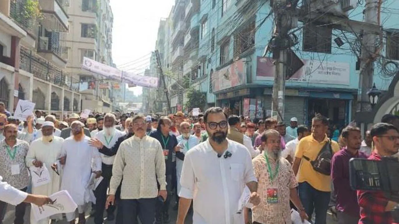 বিশৃঙ্খলা কঠোর হাতে দমনের হুঁশিয়ারি আমিনুল হকের