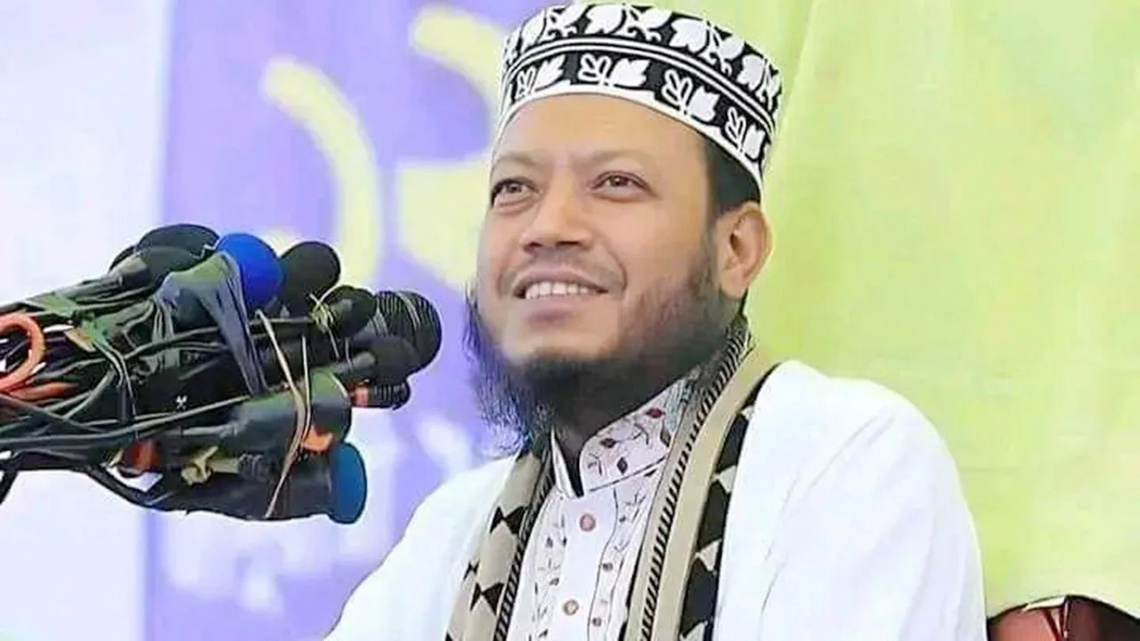 ধর্মীয় বক্তা আমীর হামজার বিরুদ্ধে ঝিনাইদহের আদালতে মানহানী মামলা