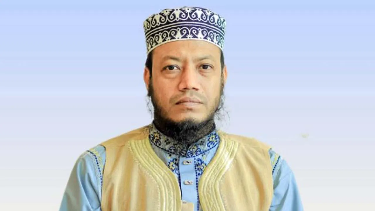 আমির হামজার বিরুদ্ধে সমন জারি