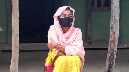 পরীক্ষায় না বসে প্রেমিকের বাড়িতে অনশনে, ২৪ ঘণ্টার আল্টিমেটাম