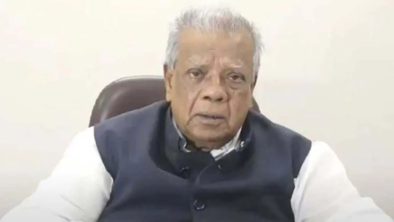 আমুর ৮ ব্যাংক হিসাব অবরুদ্ধ