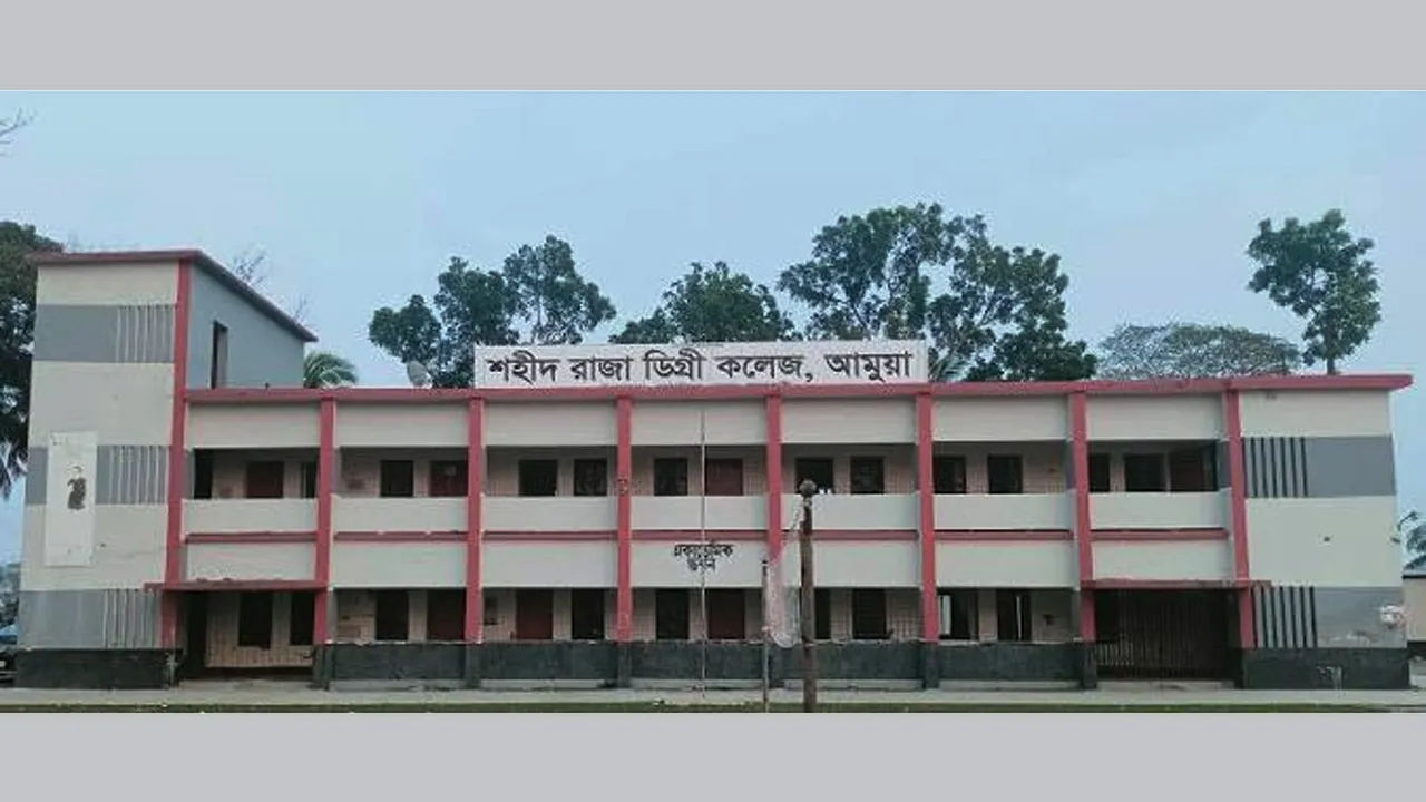 কাঁঠালিয়ায় সড়ক দুর্ঘটনায় ৩ এইচএসসি নারী পরীক্ষার্থী আহত
