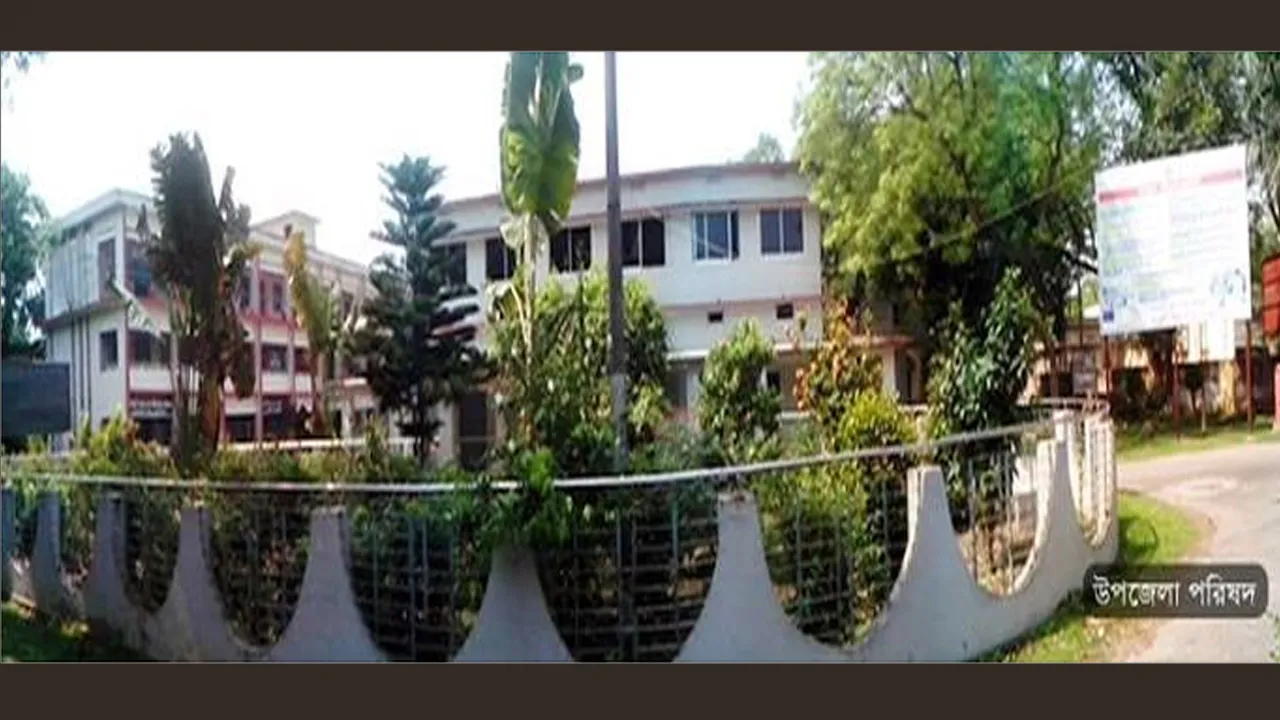 চুয়াডাঙ্গায় নিজ খরচে সার কিনে দিলেন কৃষি কর্মকর্তা