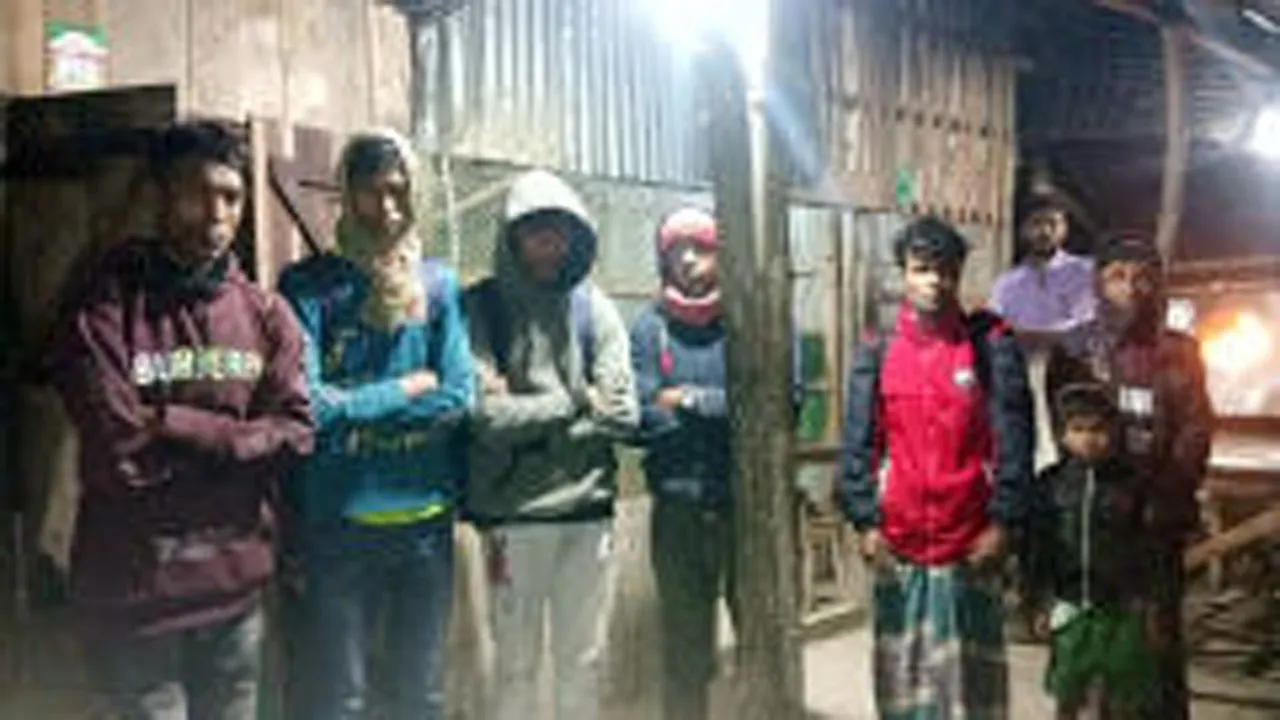 আনোয়ারায় শিশুসহ ৭ রোহিঙ্গা আটক