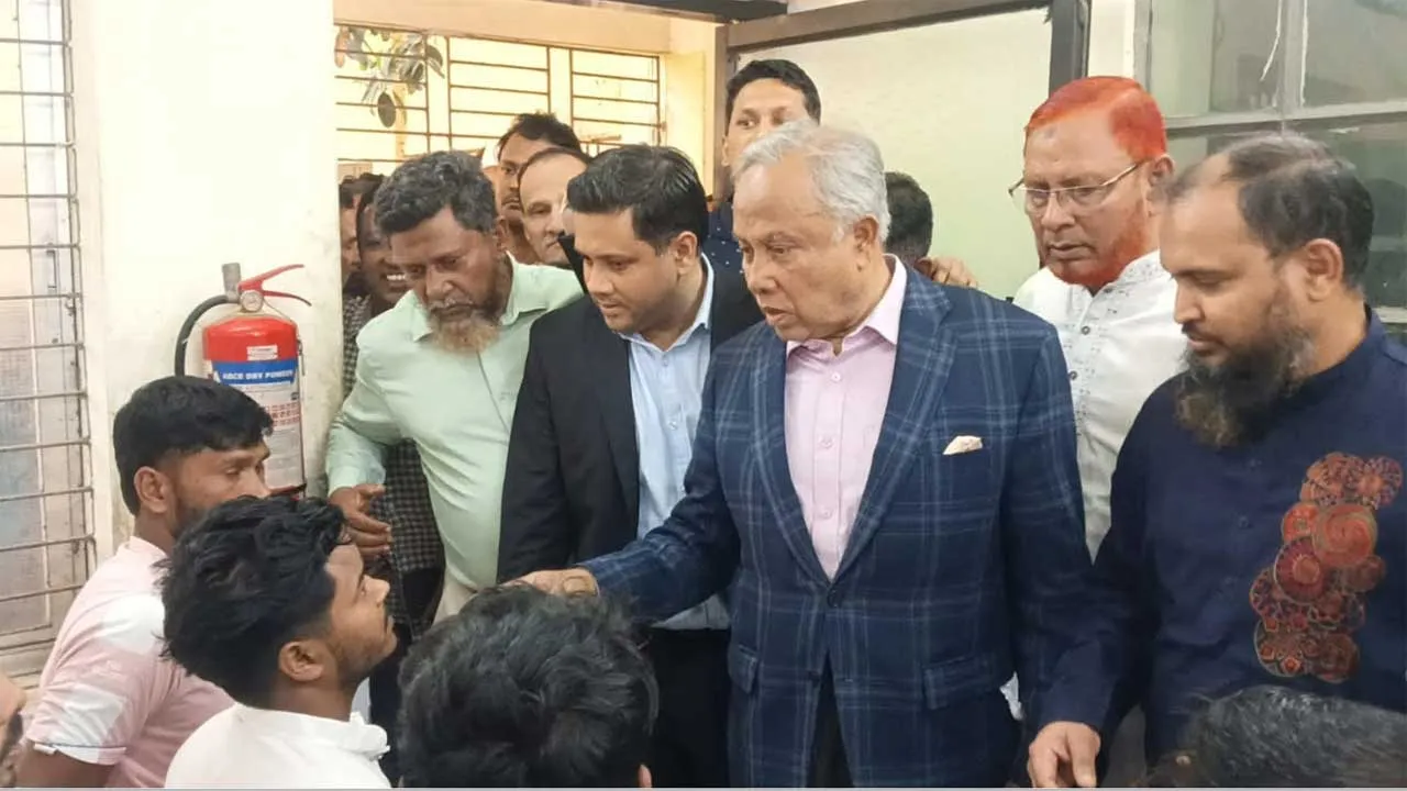 আনোয়ারায় এমপির হাসপাতাল পরিদর্শনে ‘ভর্তি নাটক’