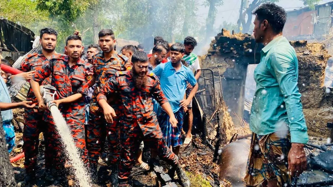 আনোয়ারায় চারটি বসতঘর পুড়ে ছাই
